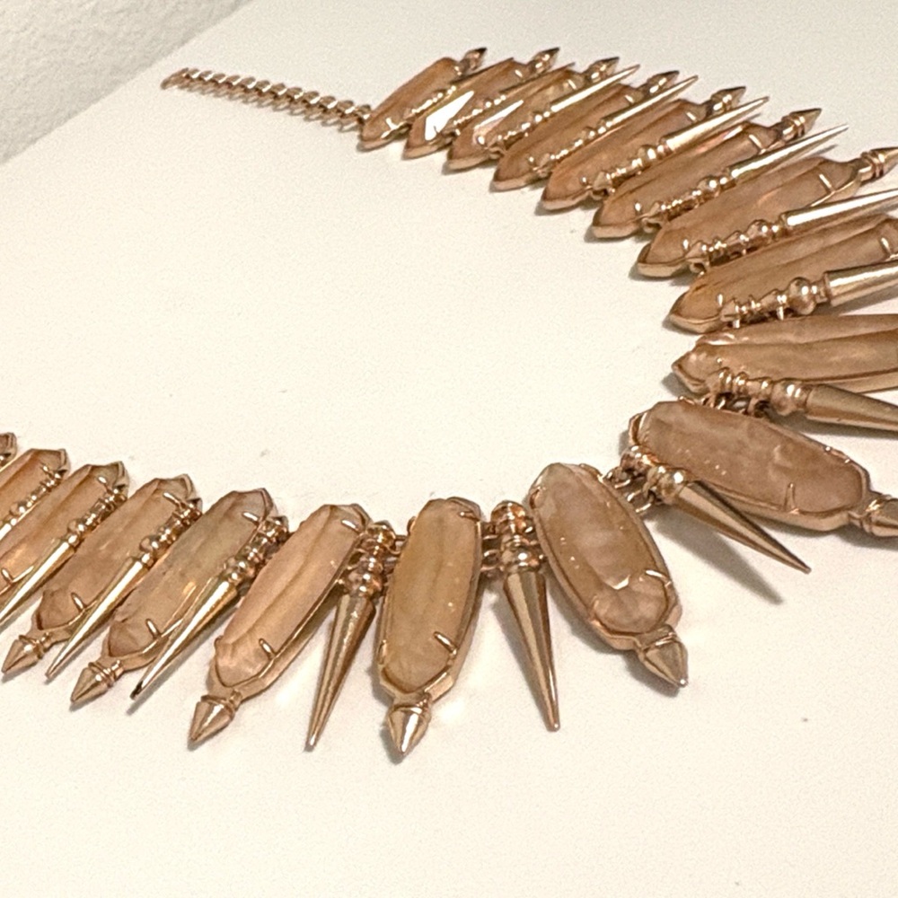 NWT [Kendra Scott] Gwendolyn Statement Necklace, Rose Gold & Peach Illusion - Picture 5 of 11